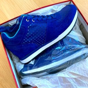 New in box GUESS wedge sneaker size 8